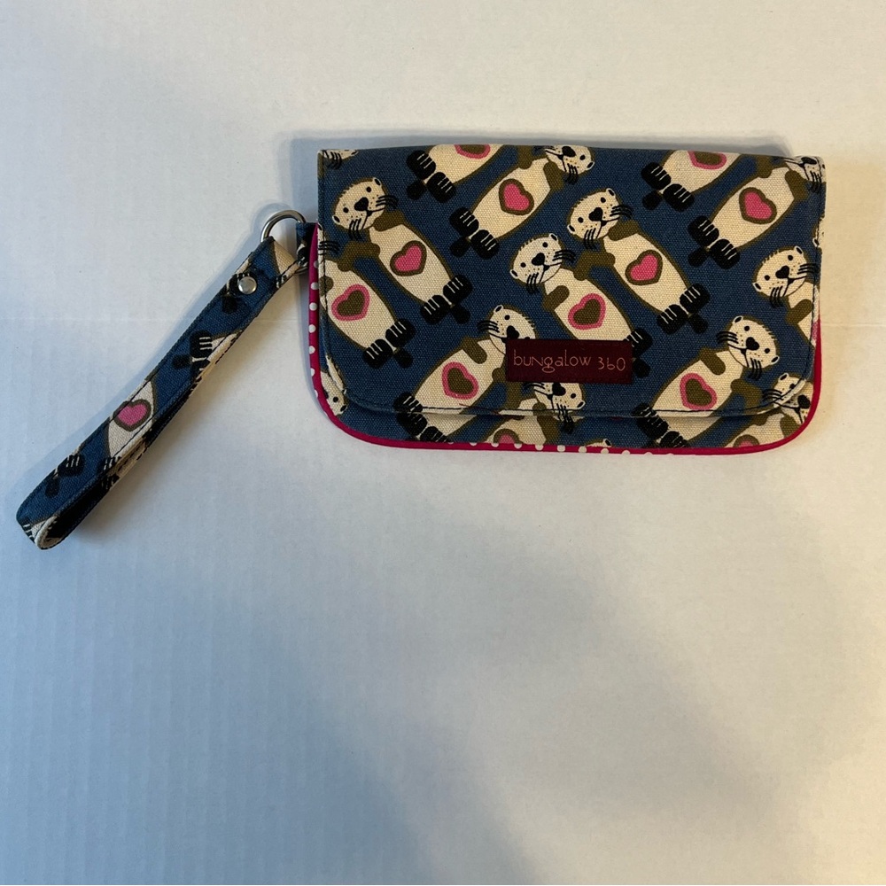 Bungalow 360 otter wristlet